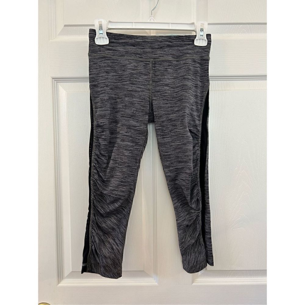 Lululemon cropped legging sheer side panel side zippered pocket in back size 4 g